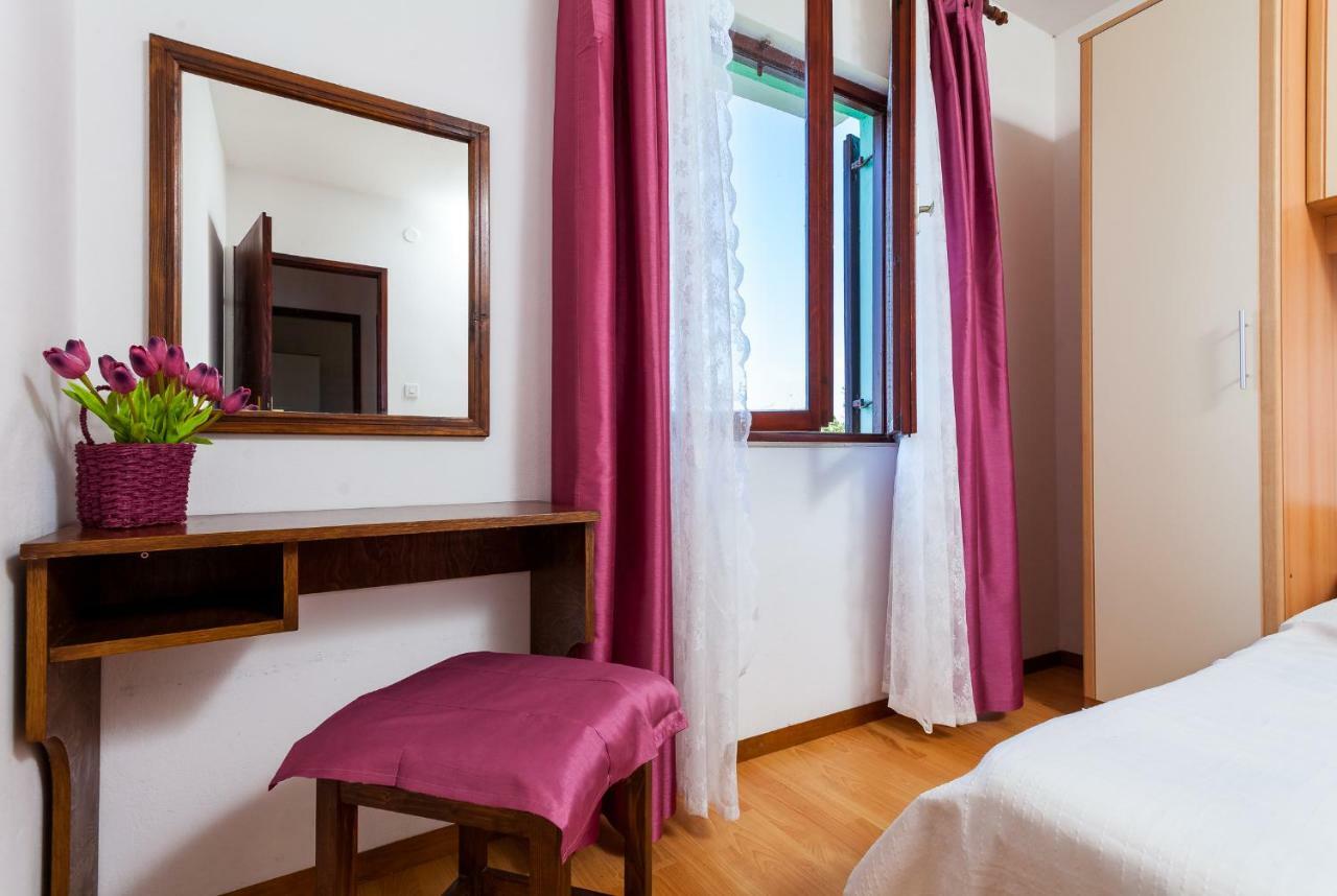 Apartments Dajna Vela Luka Bagian luar foto